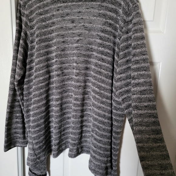 Ladies 2xl black and white open front sweater - Picture 5 of 5
